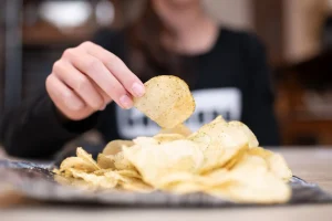 船堀の歯医者、ライフケアデンタルオフィスで、寝る前のちょっとした習慣で虫歯リスクを抑えよう！セルフケアのポイントを解説